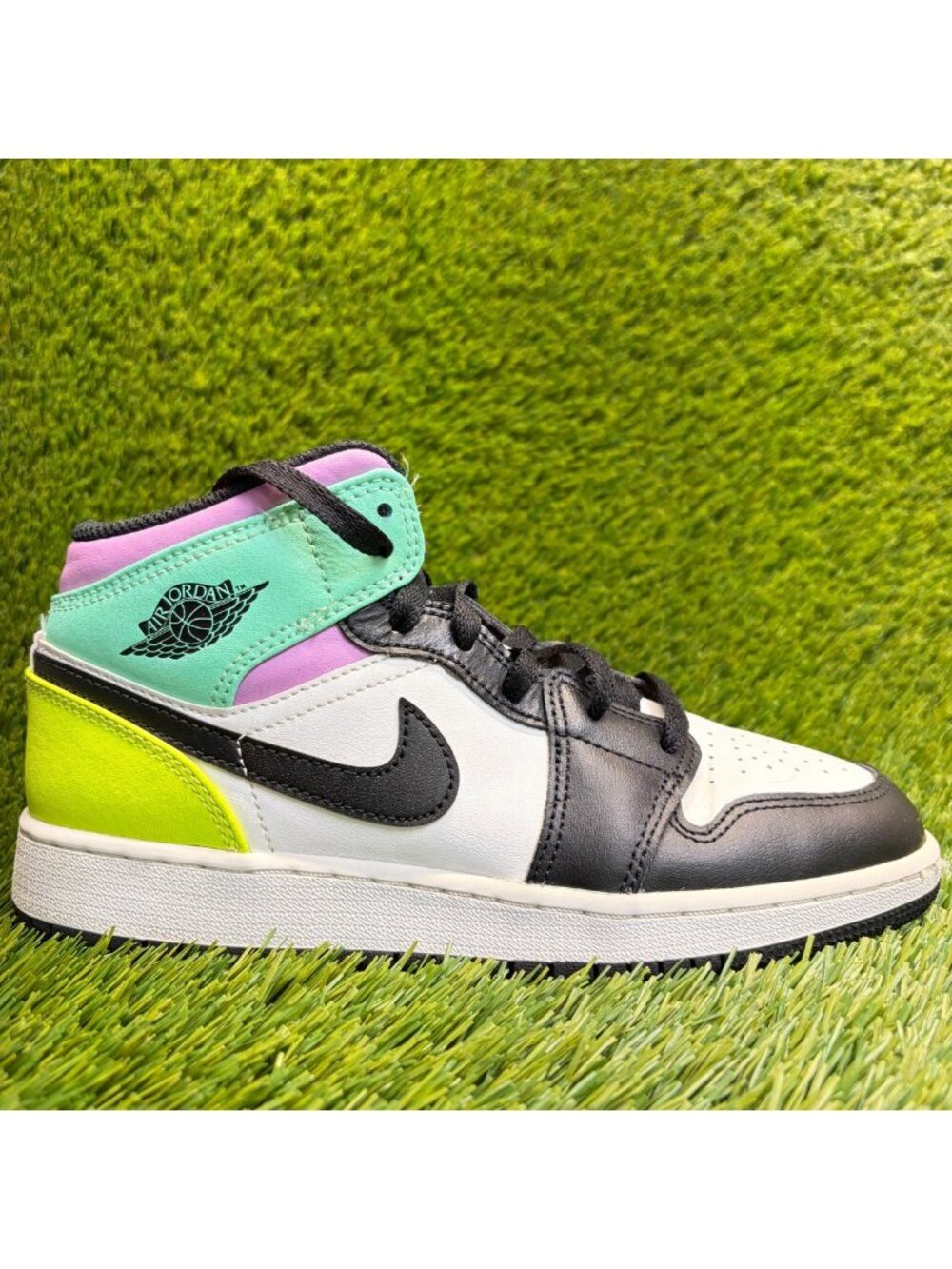 Nike Air Jordan 1 Mid Girls Size 5.5Y White Black Green Athletic Shoes Sneakers
